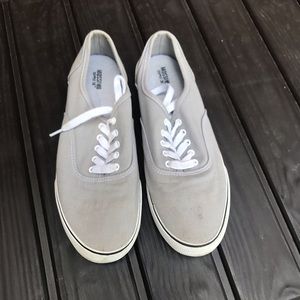 Canvas shoes